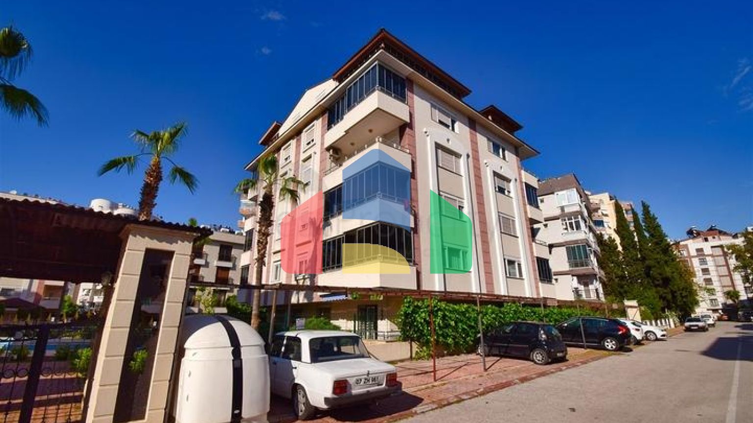 Квартира планування 5 + 1 дуплекс в районі Мейданкаваги-Анталія