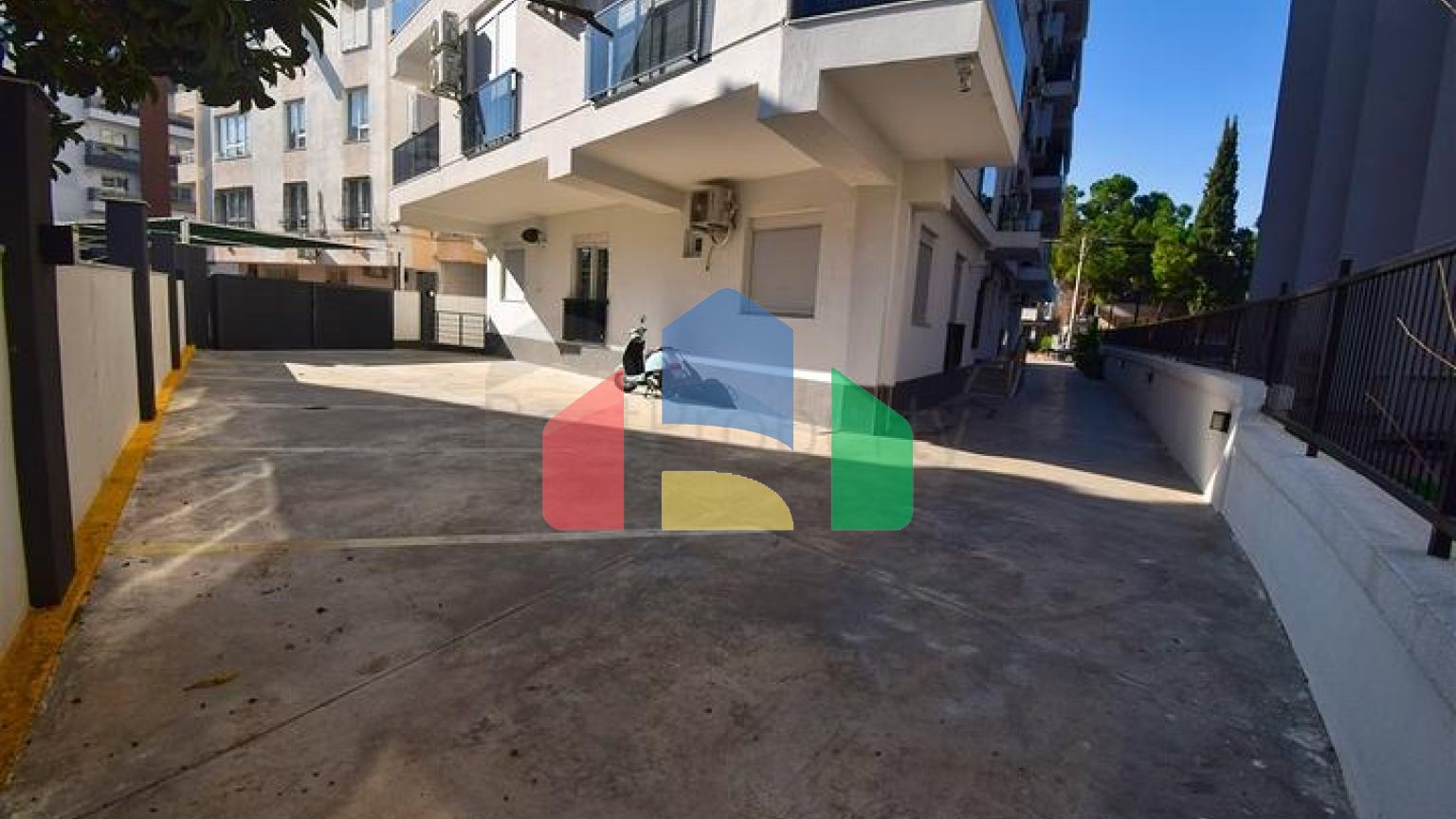 Квартира планування 2 + 1 в центрі міста Анталія