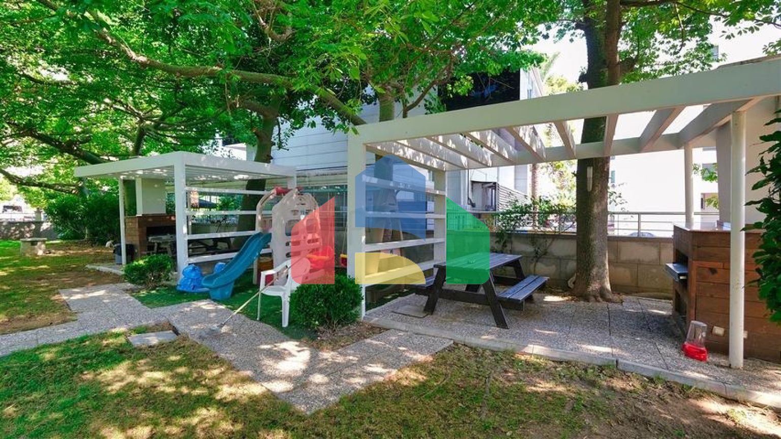 Квартира планування 3 + 1 в районі Єшилбахче міста Анталія