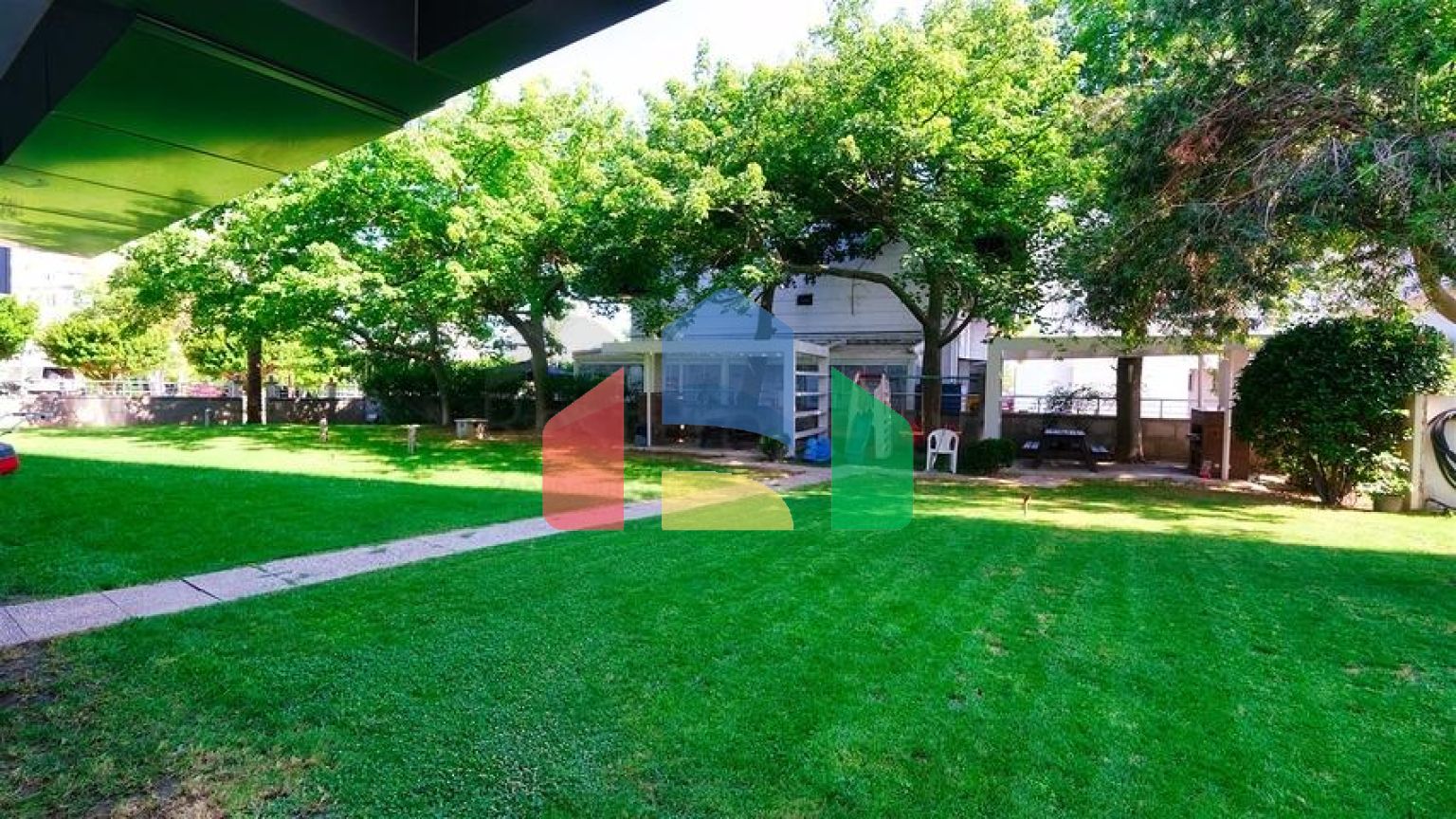 Квартира планування 3 + 1 в районі Єшилбахче міста Анталія