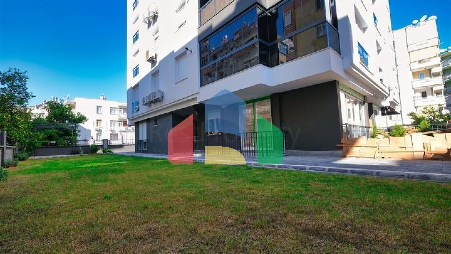 Квартиры планировки 2+1 , 4+1 и 5+1 дуплекс в микрорайоне Синан - Анталия