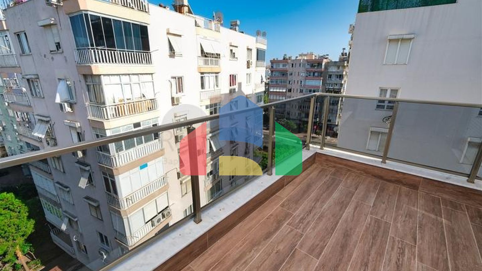 Квартира планування 4 + 1 дуплекс в центрі міста Анталія