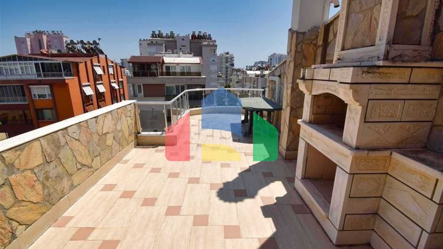 Квартира планування 6 + 2 дуплекс в центрі міста Анталія