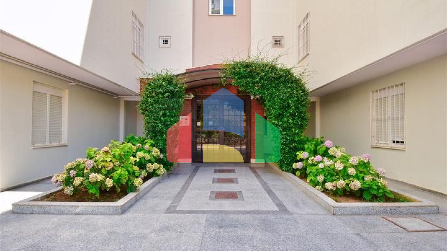 Квартира планування 6 + 2 дуплекс в центрі міста Анталія