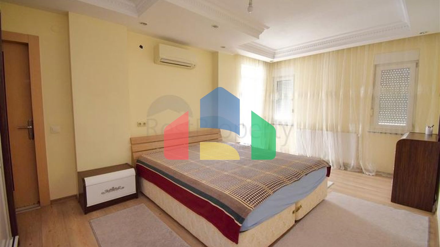 Квартира планування 6 + 2 дуплекс в центрі міста Анталія