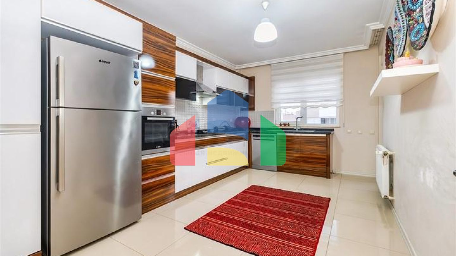 Квартира планировки 3+1 в центре города Анталия