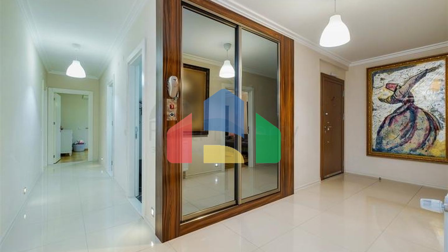 Квартира планировки 3+1 в центре города Анталия