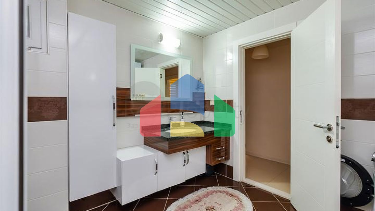 Квартира планировки 3+1 в центре города Анталия