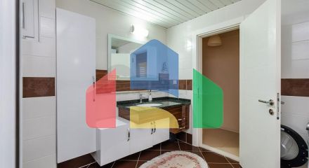 Квартира планировки 3+1 в центре города Анталия