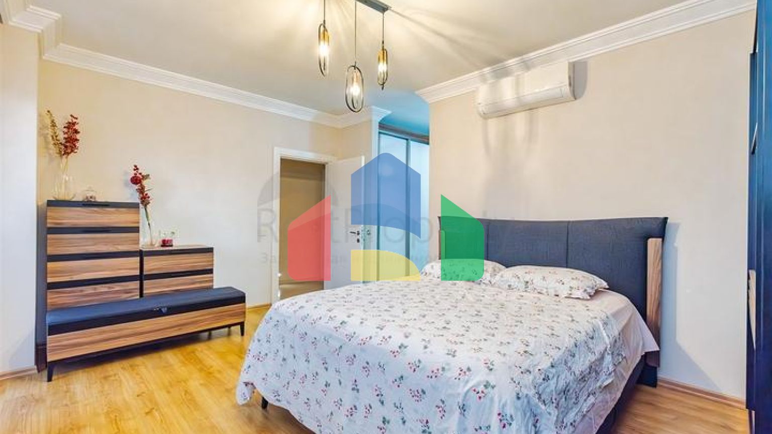 Квартира планировки 3+1 в центре города Анталия