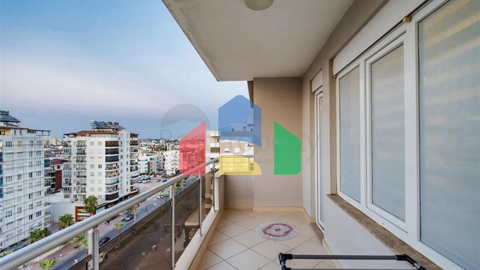 Квартира планировки 3+1 в центре города Анталия