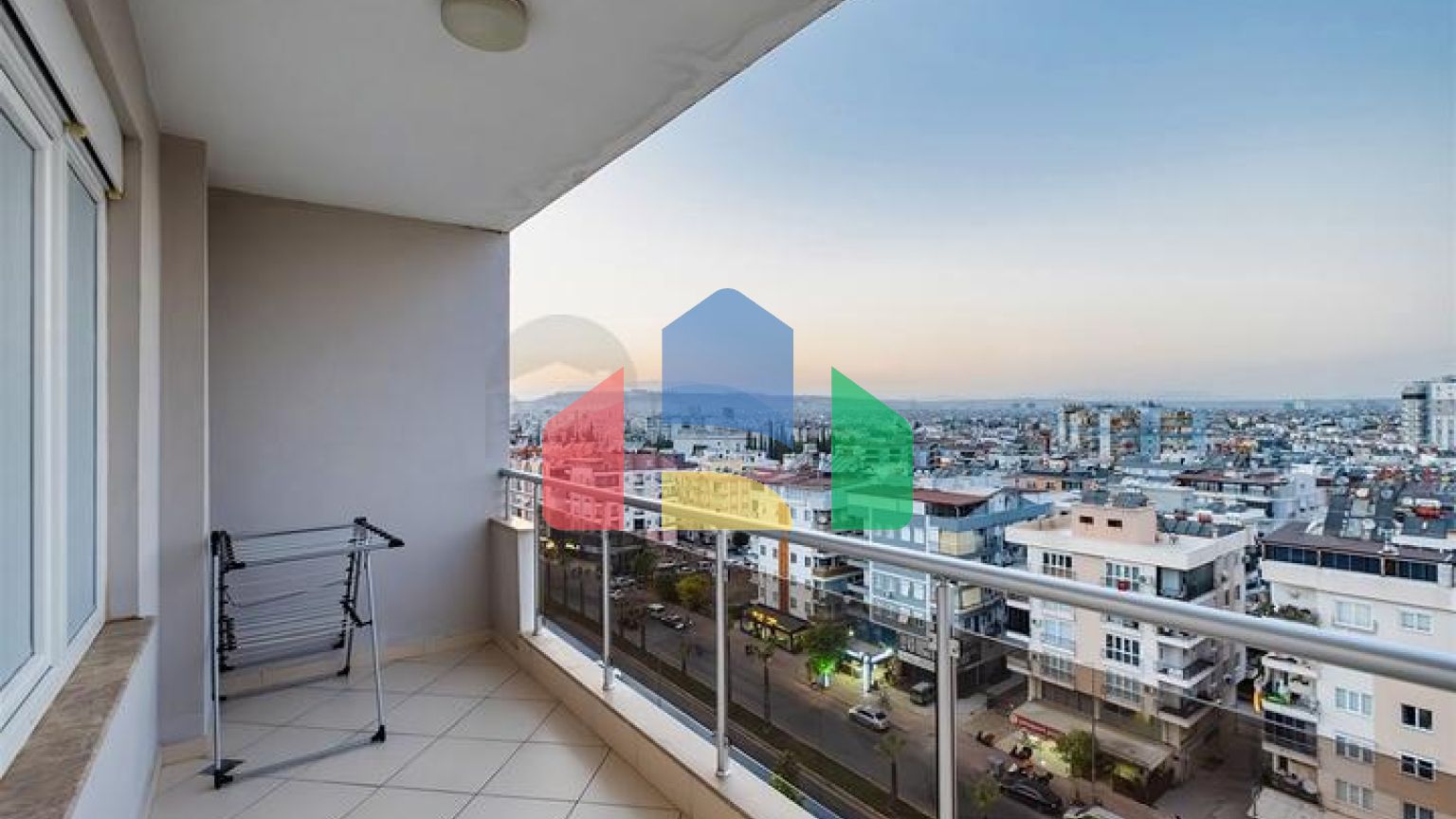 Квартира планировки 3+1 в центре города Анталия