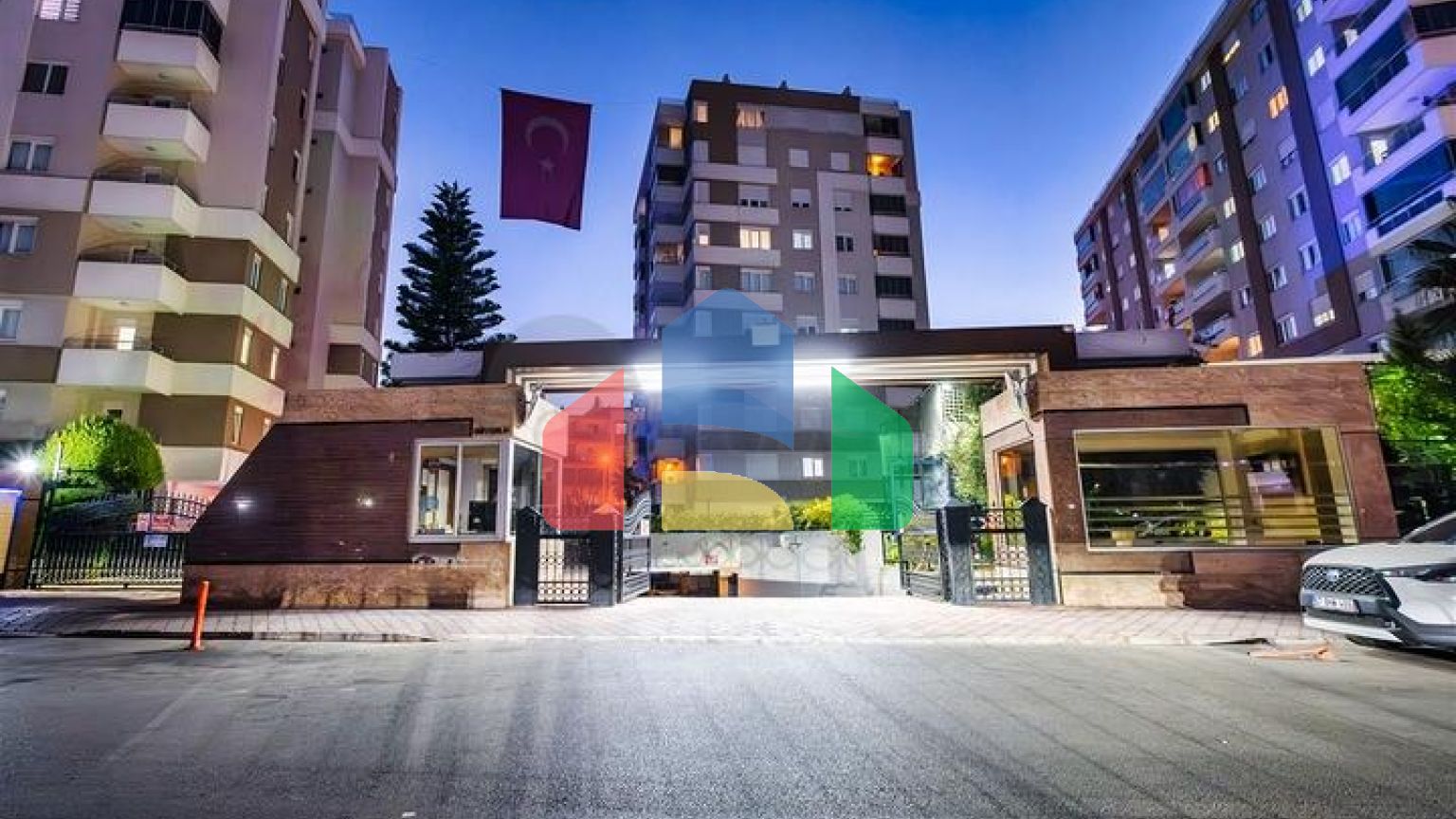 Квартира планировки 3+1 в центре города Анталия