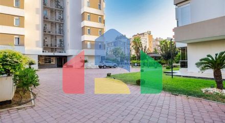 Квартира планировки 3+1 в центре города Анталия