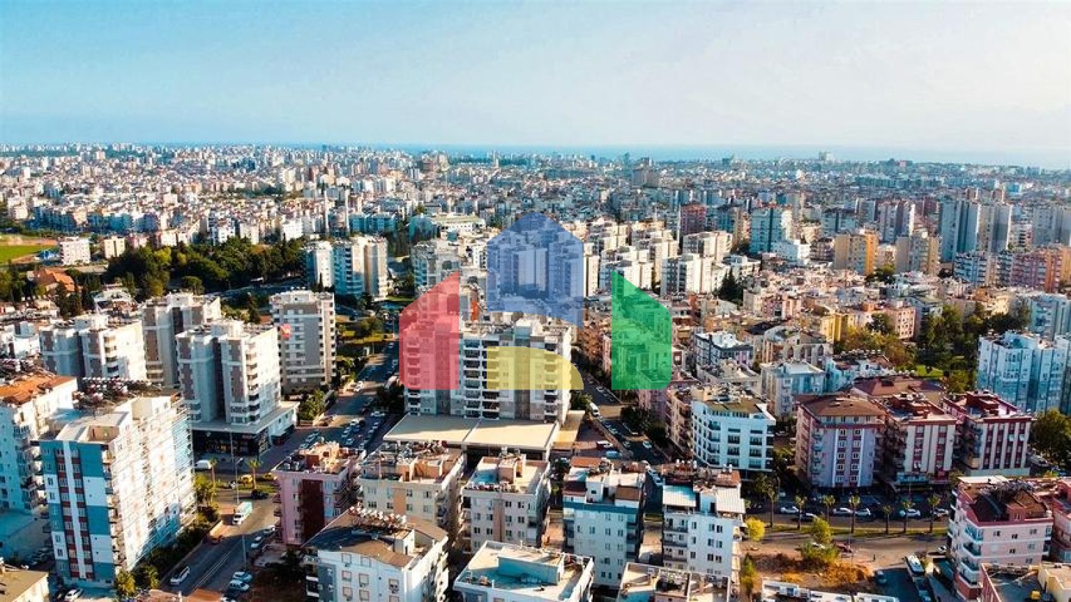 Квартира планировки 3+1 в центре города Анталия