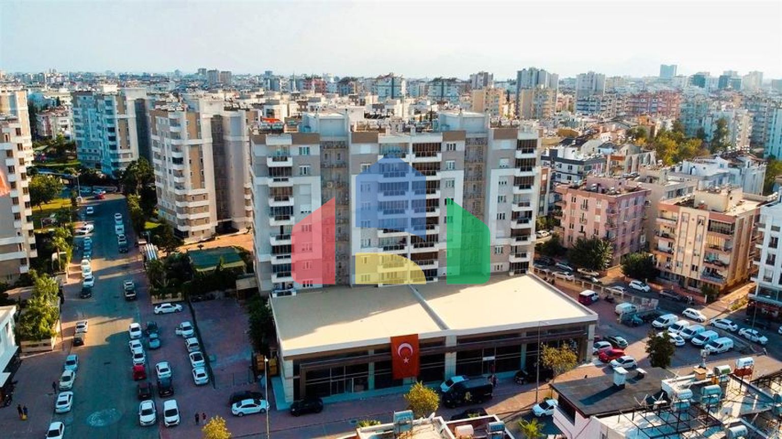 Квартира планировки 3+1 в центре города Анталия