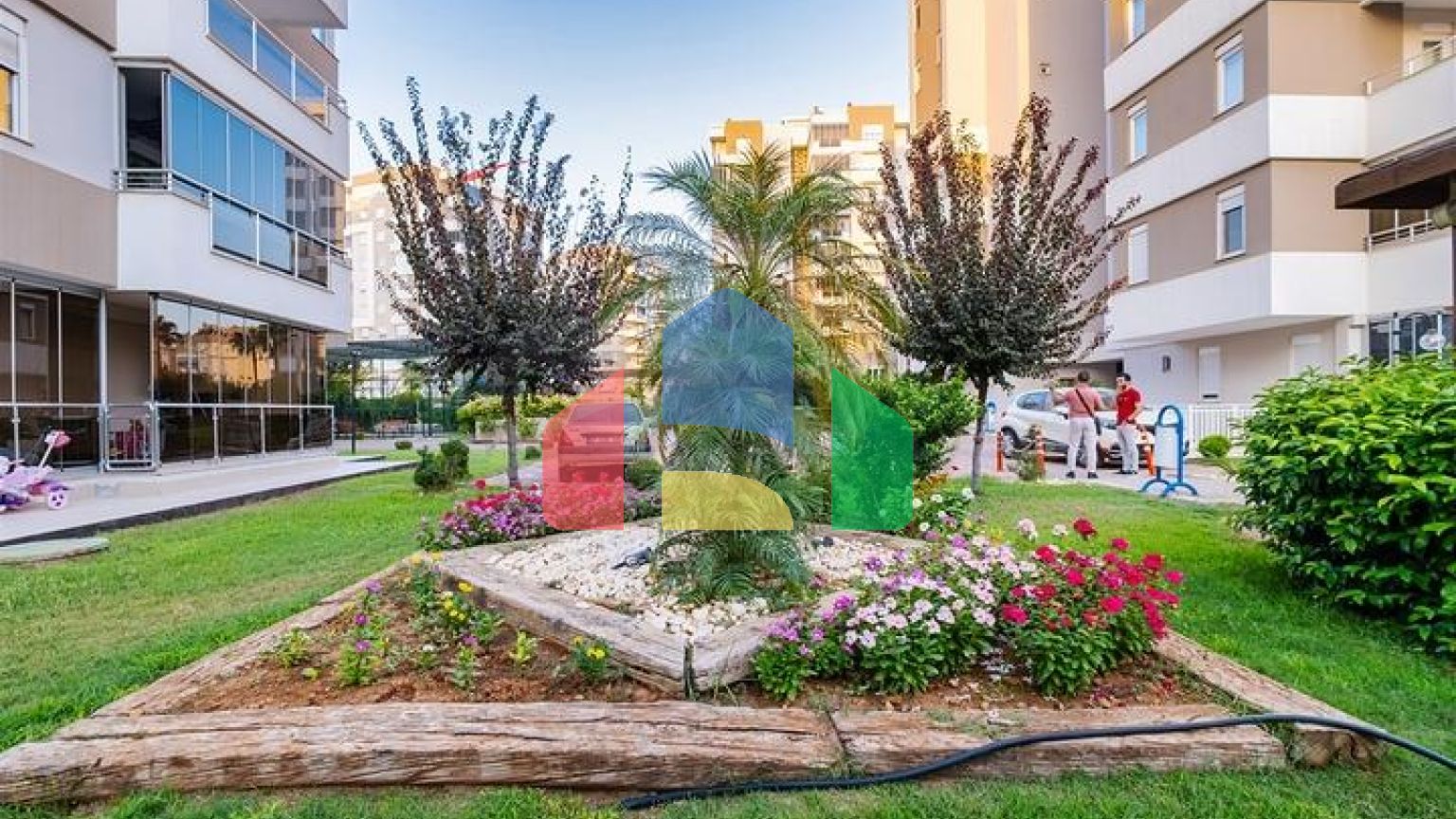 Квартира планировки 3+1 в центре города Анталия