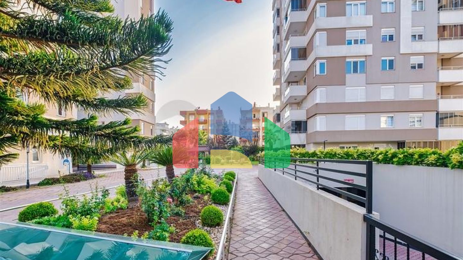 Квартира планировки 3+1 в центре города Анталия