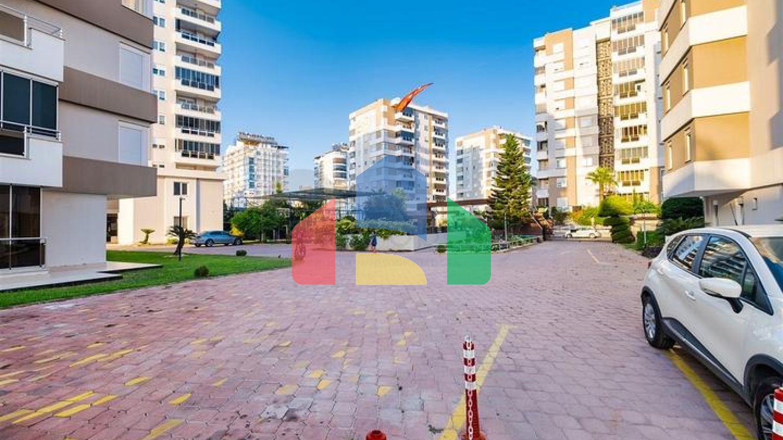 Квартира планировки 3+1 в центре города Анталия