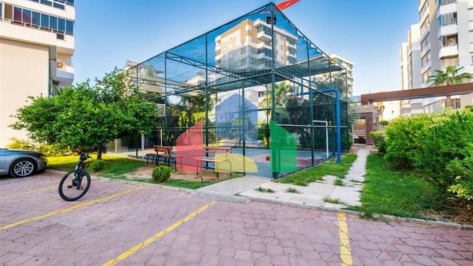 Квартира планировки 3+1 в центре города Анталия