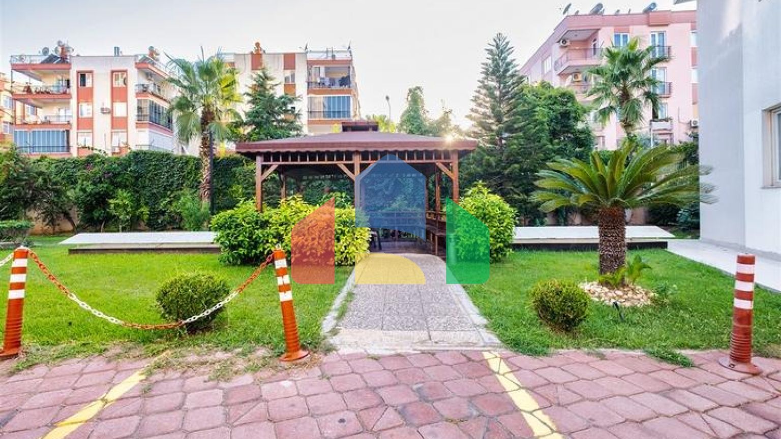 Квартира планировки 3+1 в центре города Анталия