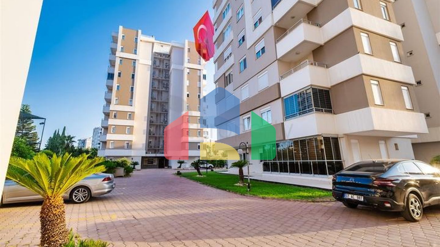 Квартира планировки 3+1 в центре города Анталия