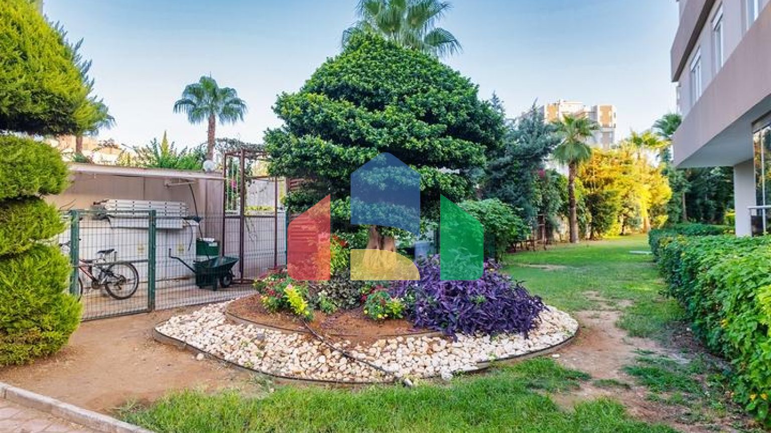 Квартира планировки 3+1 в центре города Анталия