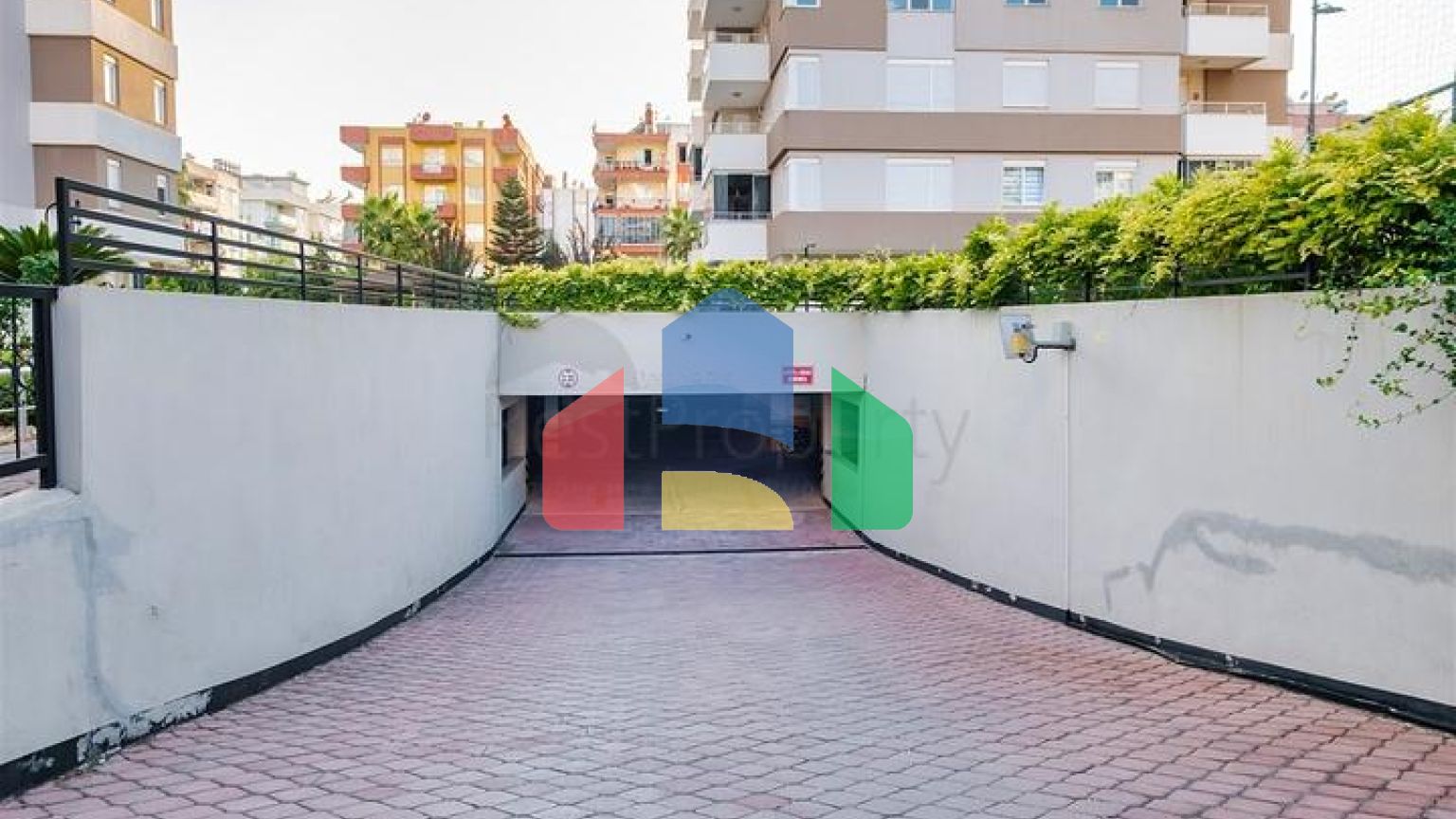 Квартира планировки 3+1 в центре города Анталия