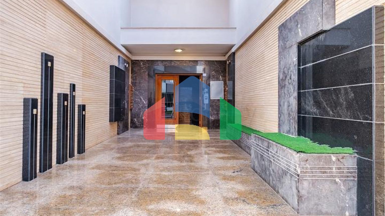 Квартира планировки 3+1 в центре города Анталия