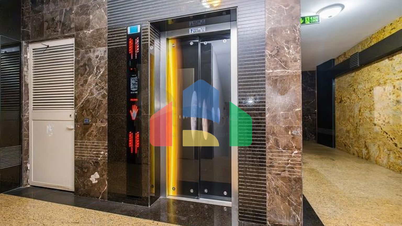 Квартира планировки 3+1 в центре города Анталия