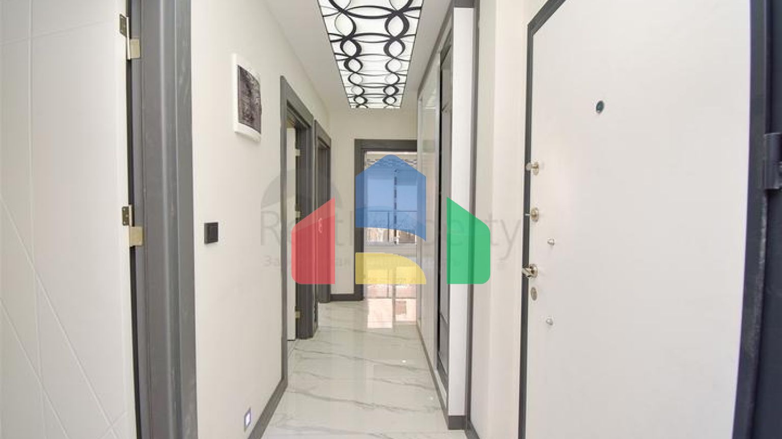 Квартири планування 1 + 1 і 4 + 1 в мікрорайоні Конуксевер - Анталія