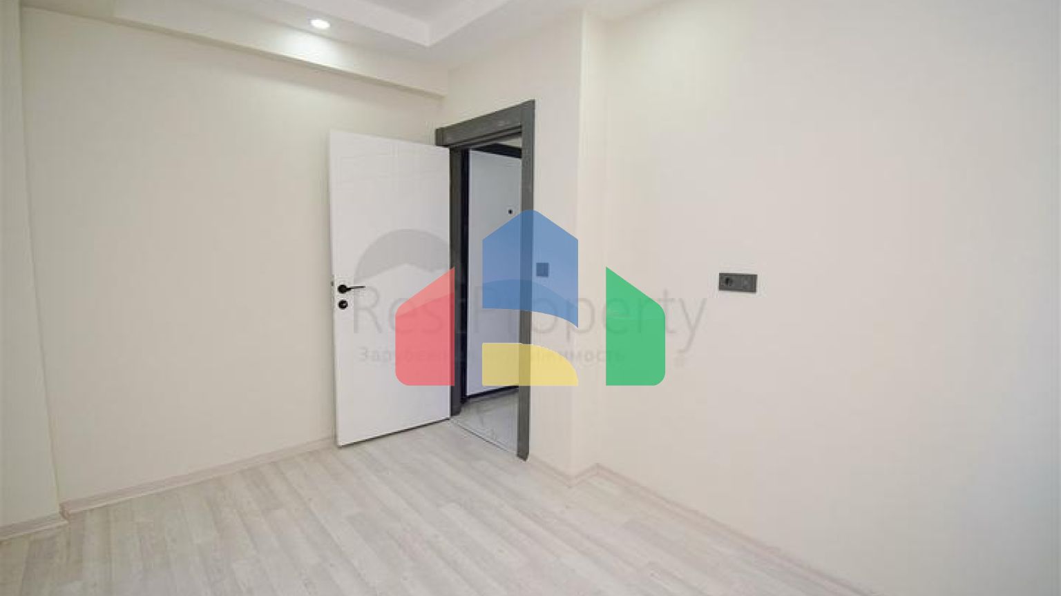 Квартири планування 1 + 1 і 4 + 1 в мікрорайоні Конуксевер - Анталія