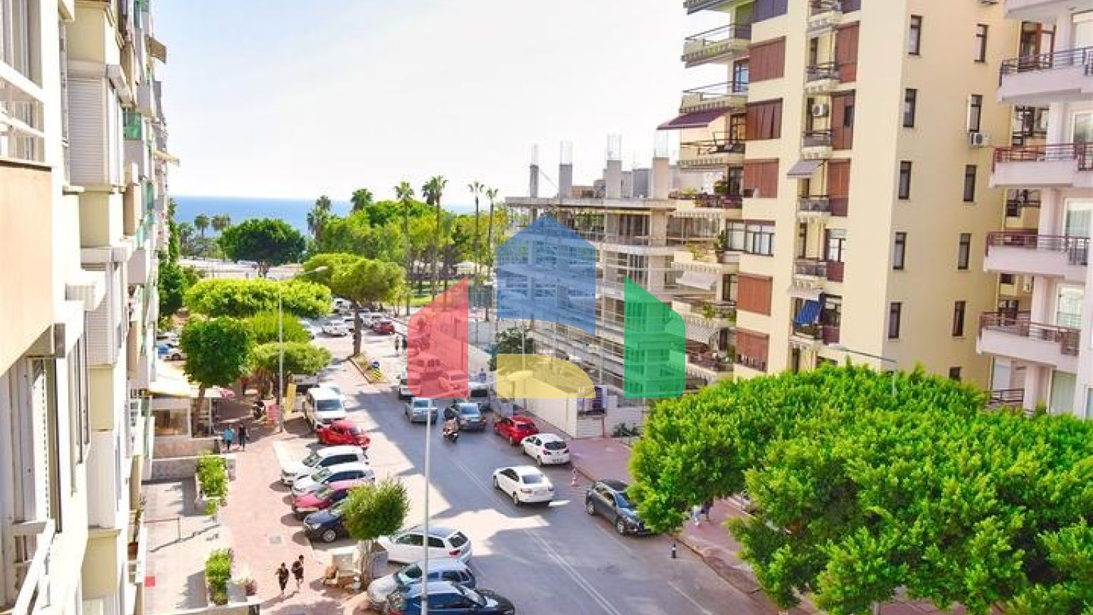 Квартира планування 3 + 1 в центрі міста Анталія