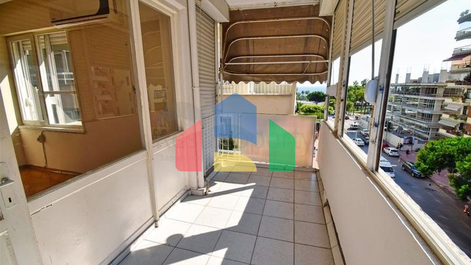 Квартира планування 3 + 1 в центрі міста Анталія