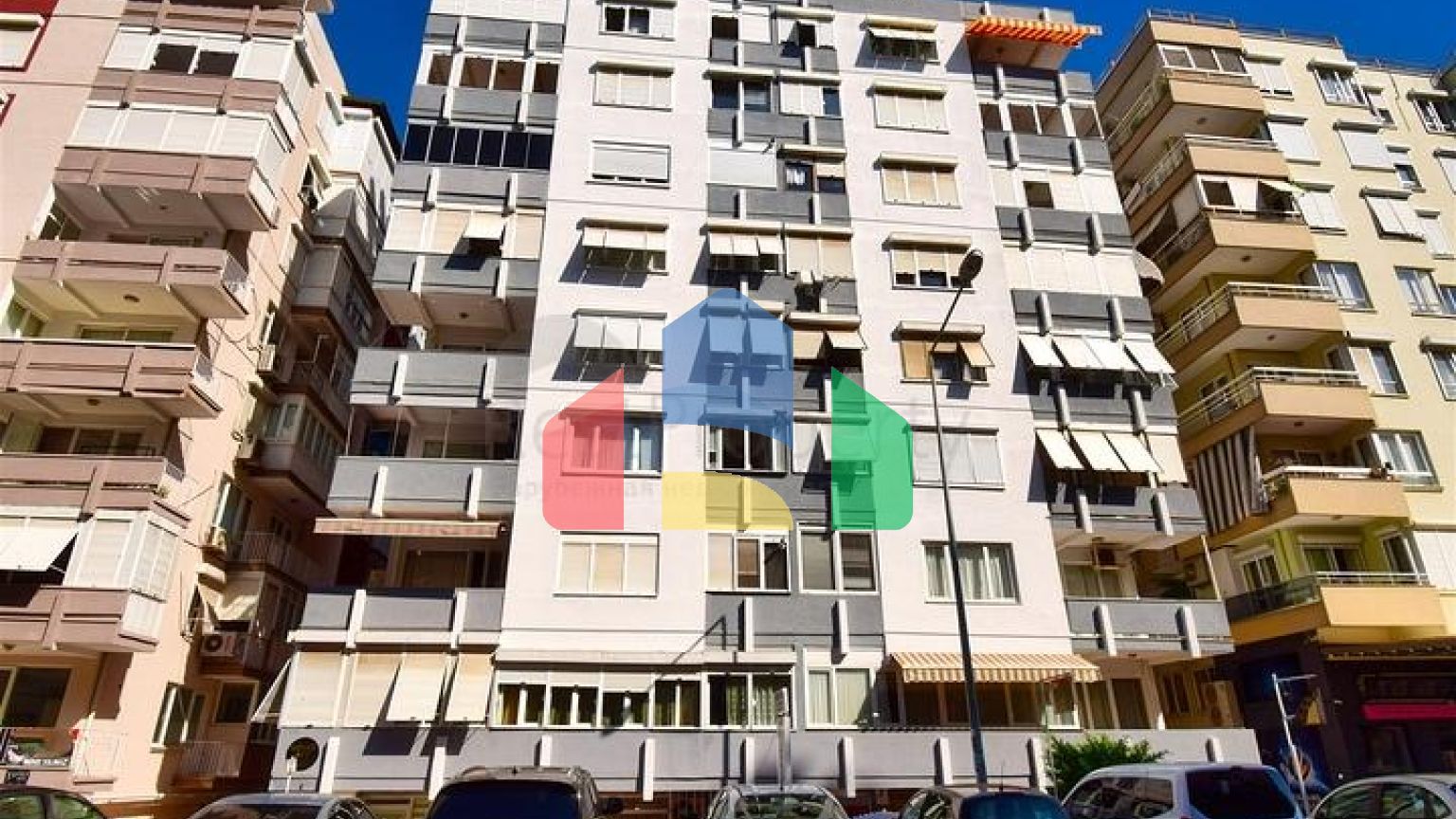 Квартира планування 3 + 1 в центрі міста Анталія