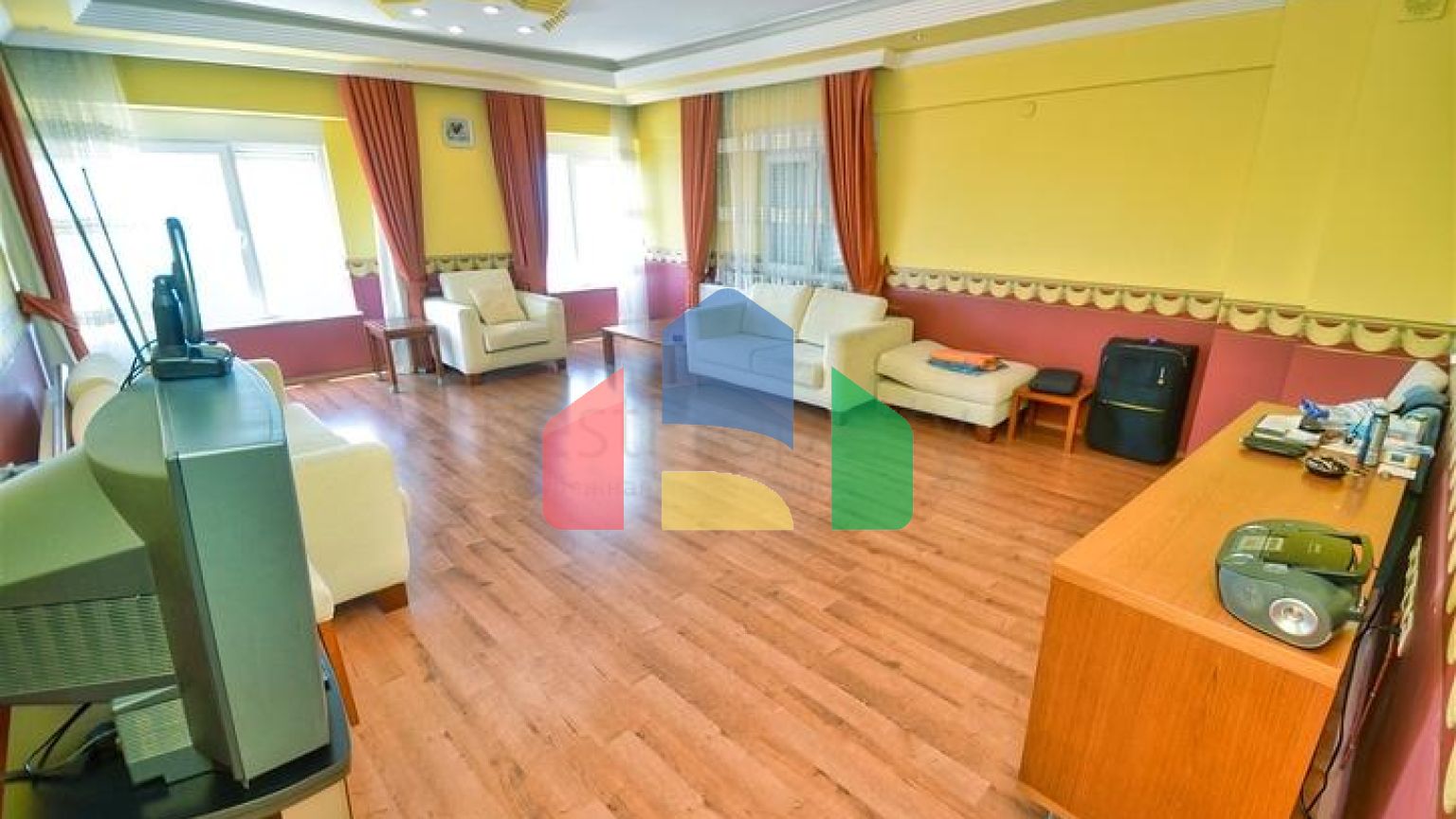 Квартира планування 5 + 2 в районі Єшильбахче - Анталія