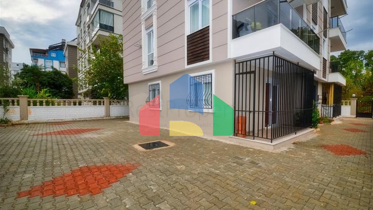 Квартира планування 2 + 1 в мікрорайоні Кизиларик - Анталія