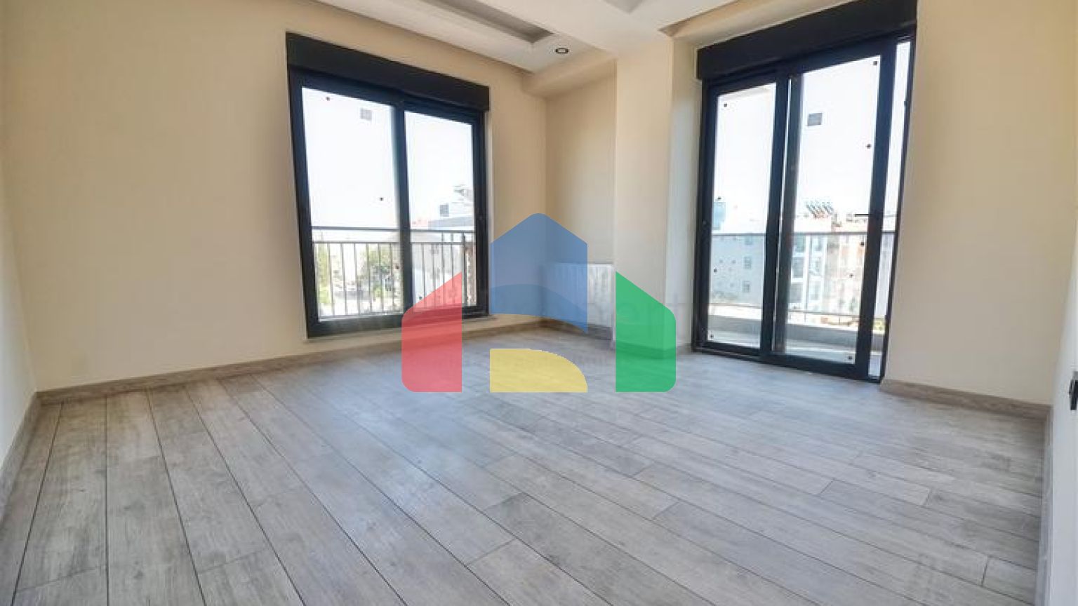 Квартиры планировки 6+1 в центре города Анталия