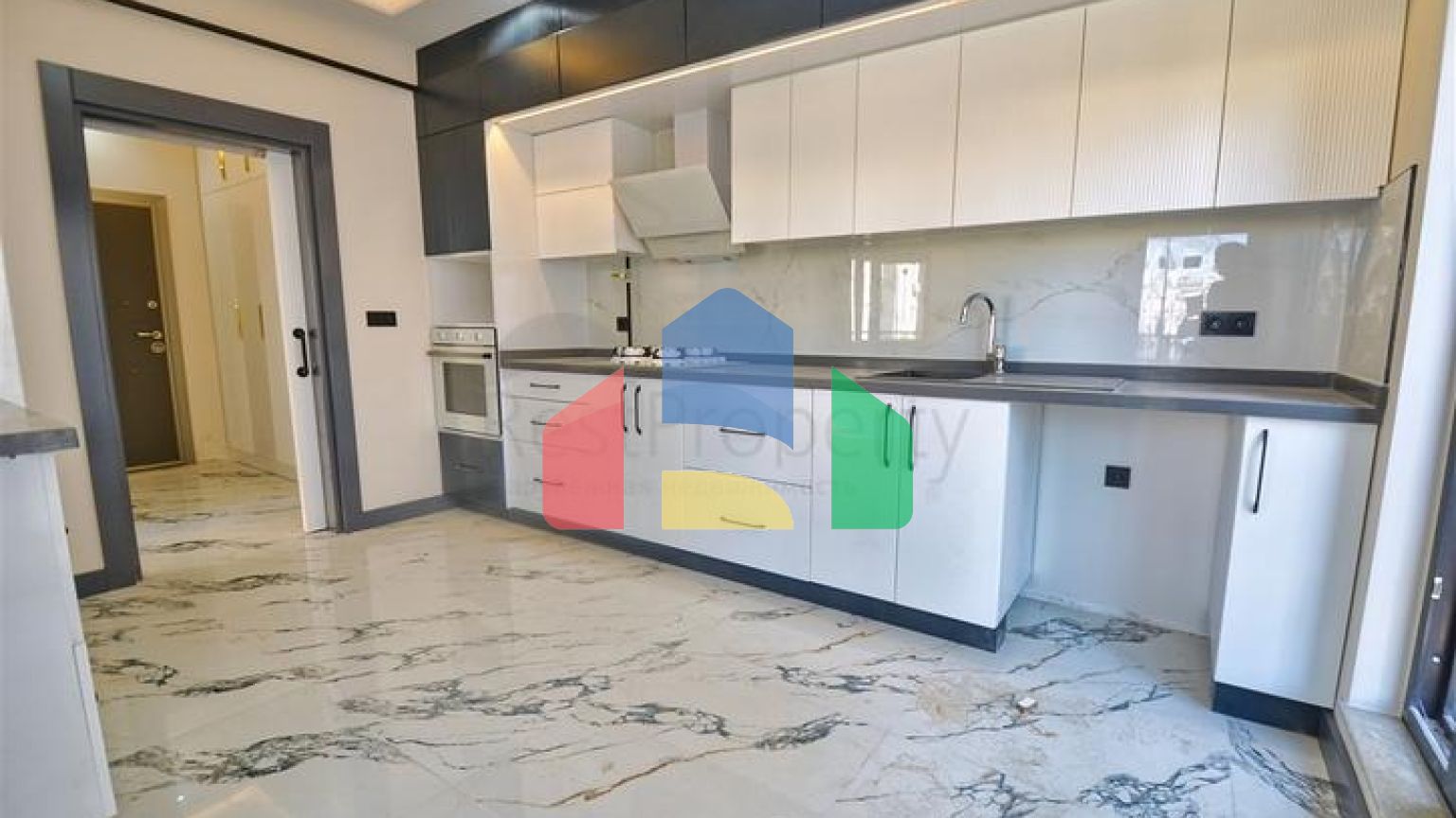 Квартиры планировки 6+1 в центре города Анталия