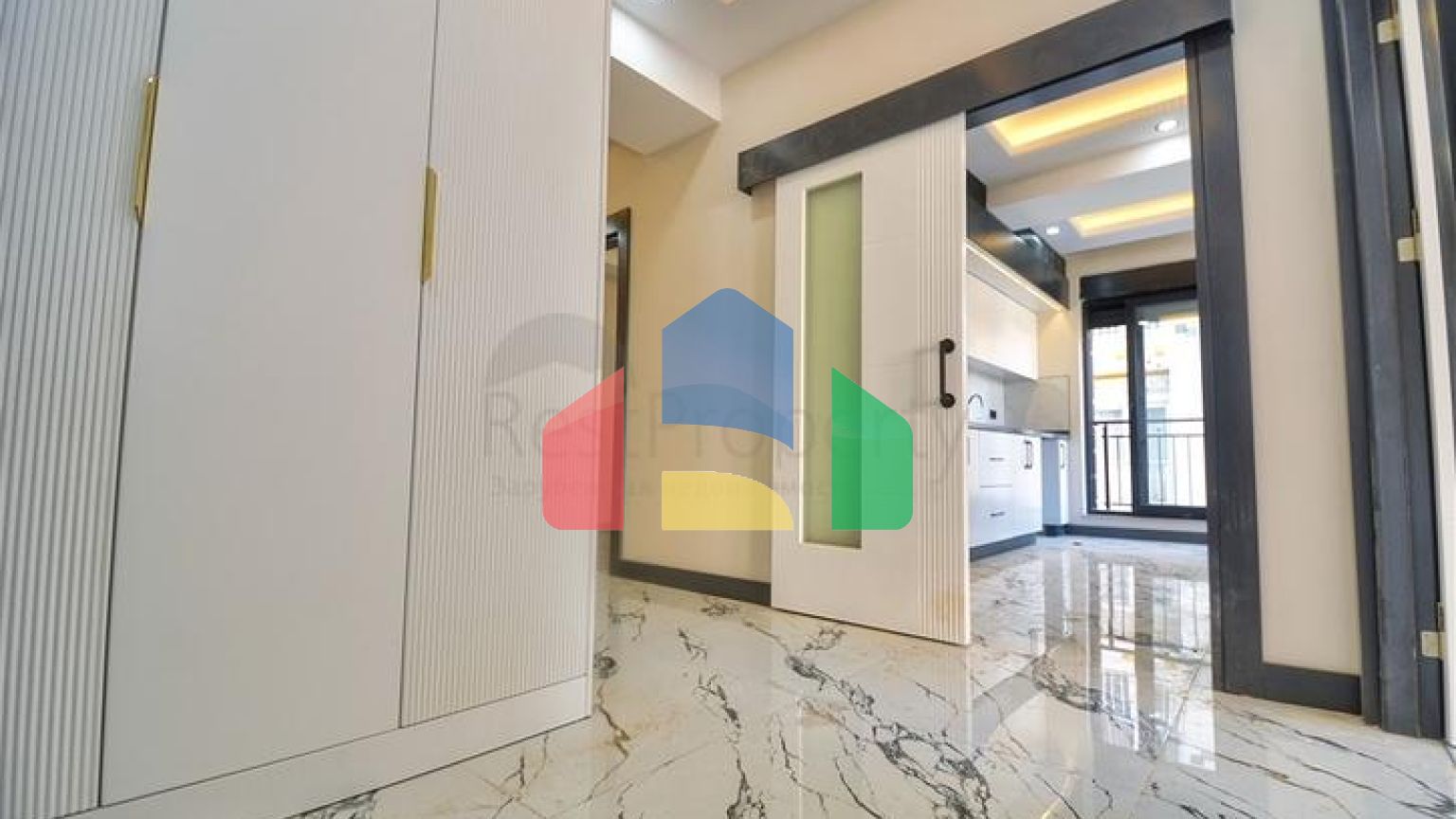 Квартиры планировки 6+1 в центре города Анталия