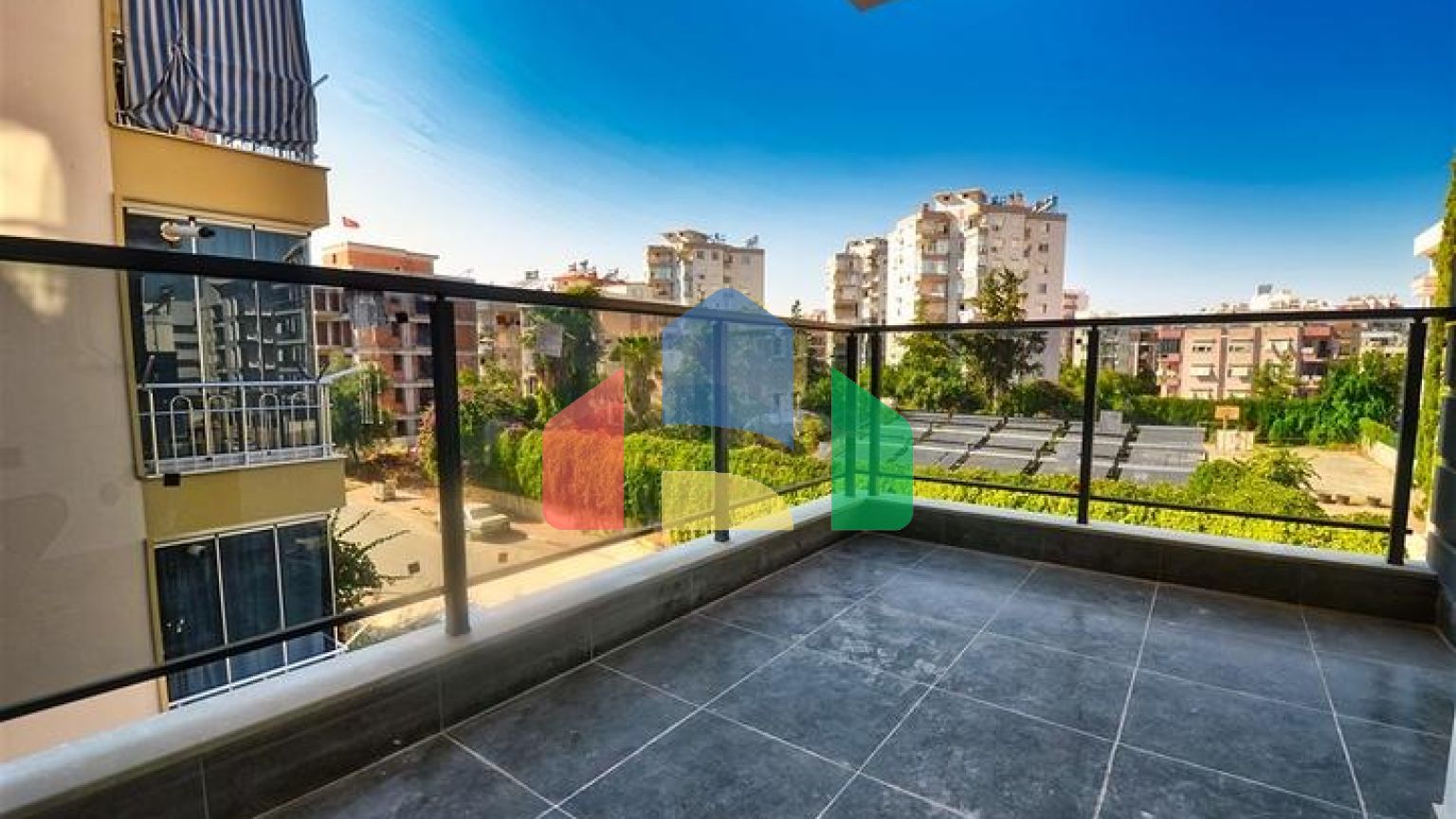 Квартиры планировки 6+1 в центре города Анталия