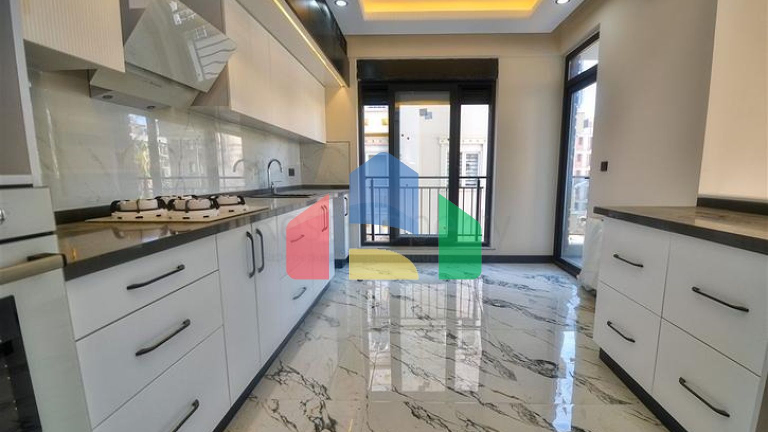 Квартиры планировки 6+1 в центре города Анталия