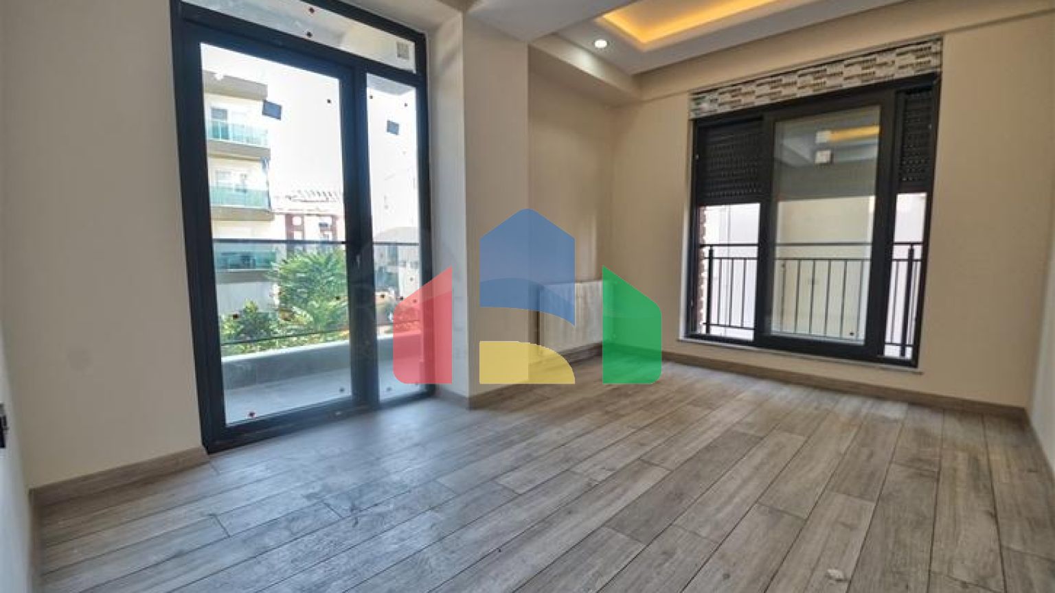 Квартиры планировки 6+1 в центре города Анталия