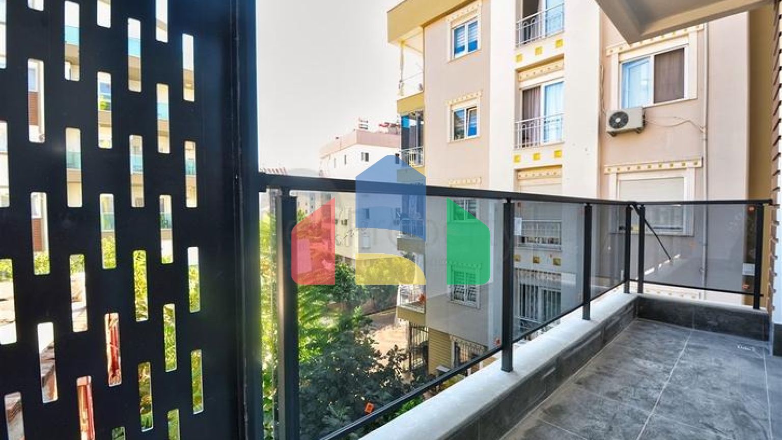 Квартиры планировки 6+1 в центре города Анталия