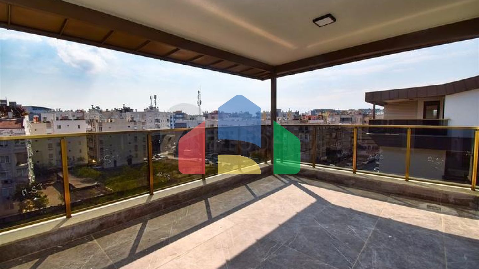 Квартири планування 4 + 1 в мікрорайоні Кизилтопрак - Анталія