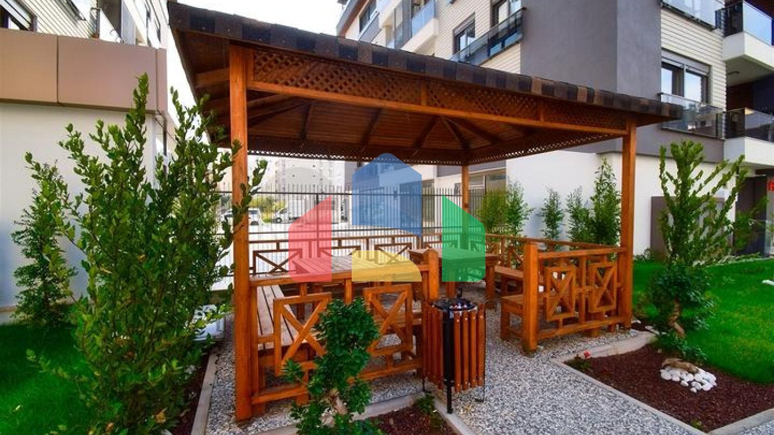 Квартири планування 4 + 1 в мікрорайоні Кизилтопрак - Анталія