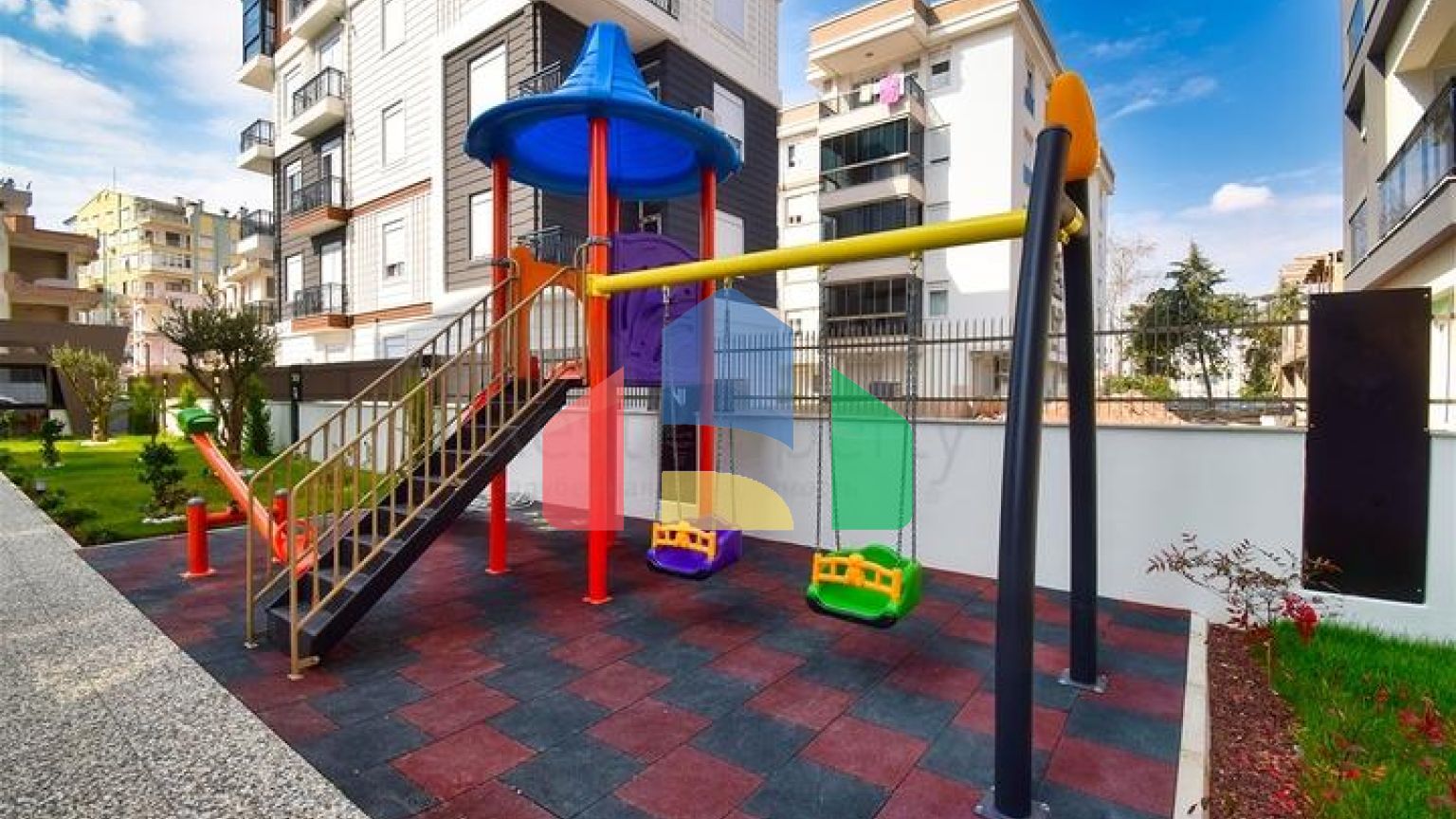 Квартири планування 4 + 1 в мікрорайоні Кизилтопрак - Анталія