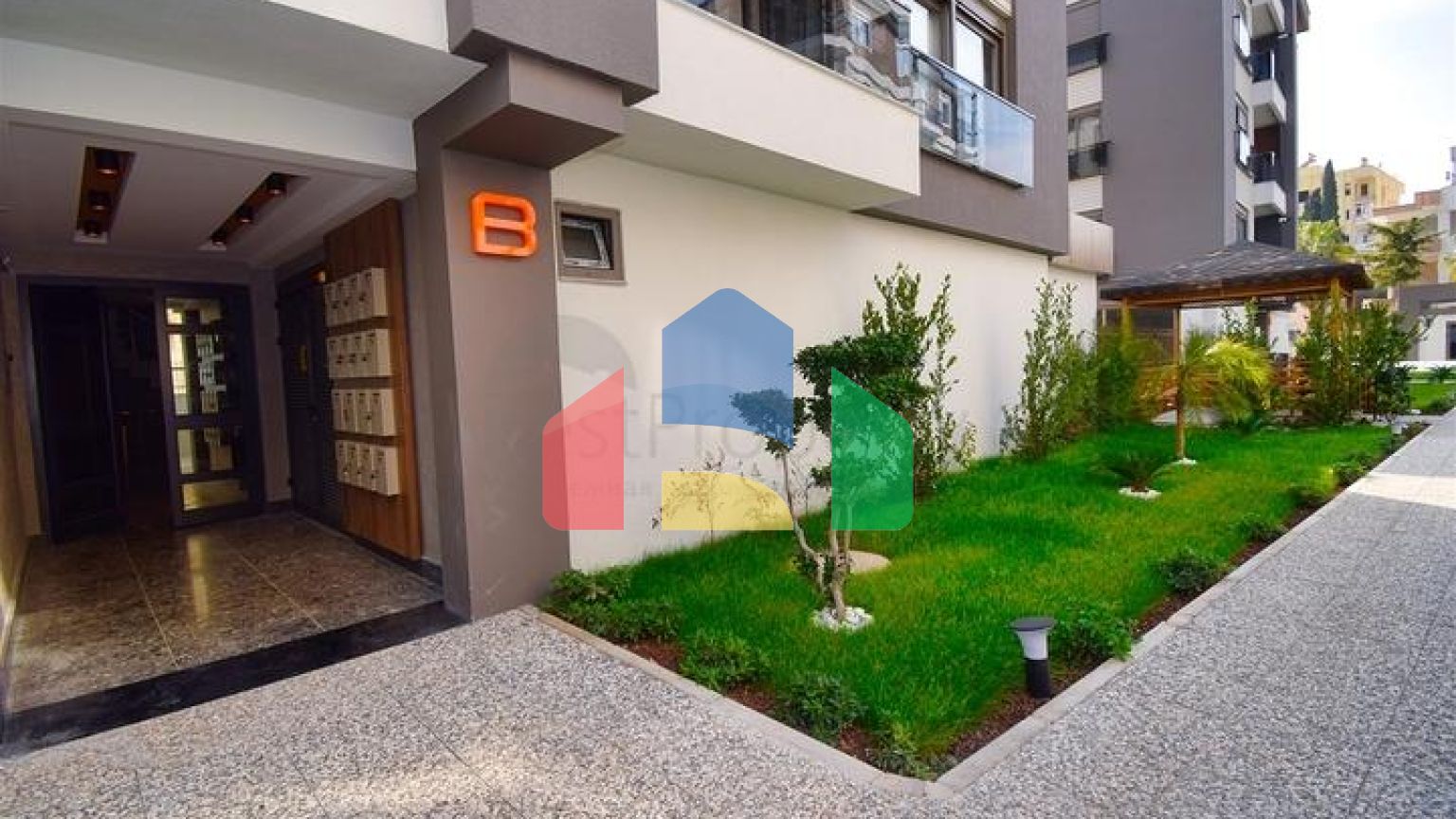 Квартири планування 4 + 1 в мікрорайоні Кизилтопрак - Анталія