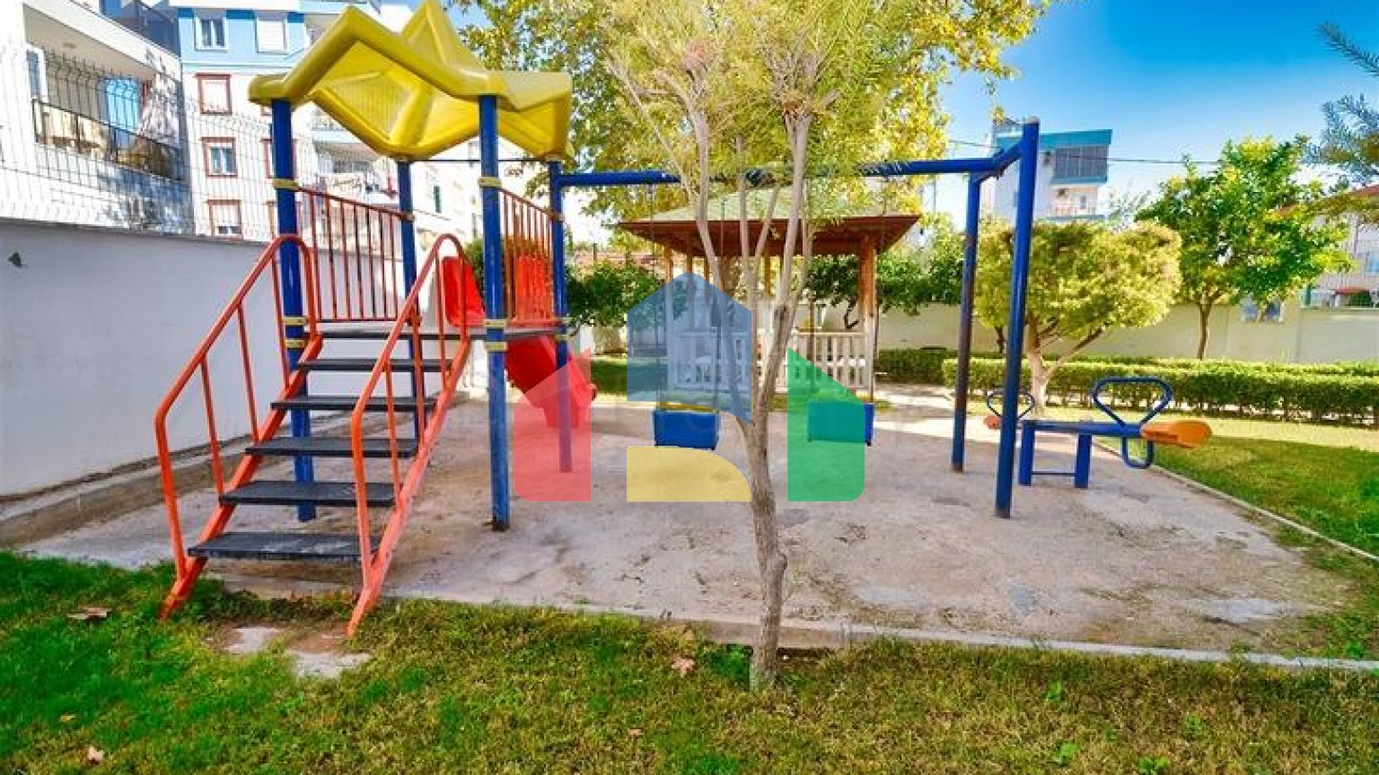 Квартира планування 3 + 1 в мікрорайоні Кизилтопрак - Анталія