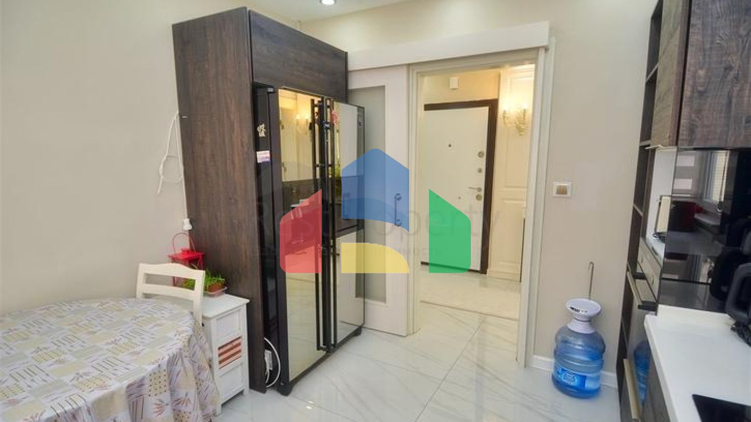 Квартира з меблями планування 3 + 1 в центрі міста Анталія